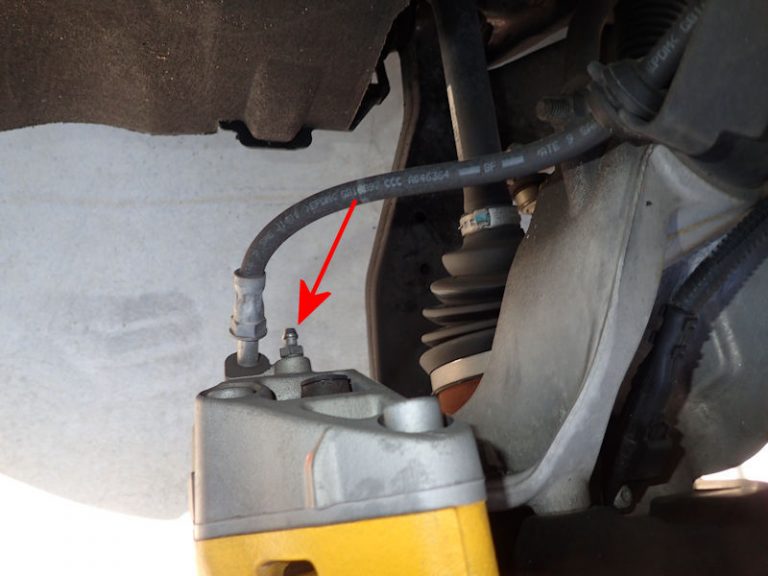 V40 ブレーキフルード交換